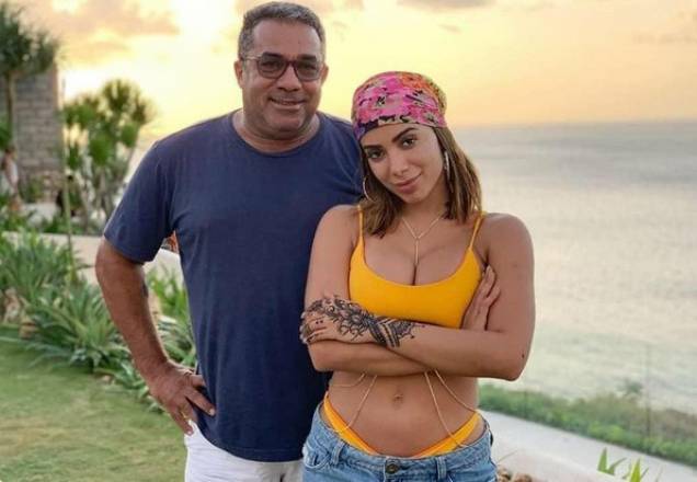 Pai da cantora Anitta está internado no Rio de Janeiro