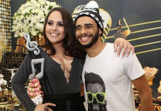 Ex-marido de Perlla diz que cantora vendia nudes em site