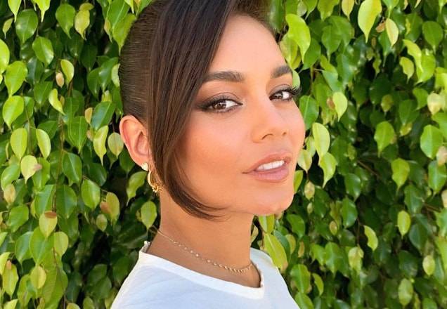 Vanessa Hudgens rebola ao som de Cardi B e elasticidade impressiona