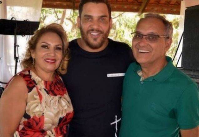 Pai do sertanejo Cauan recebe alta e deixa hospital