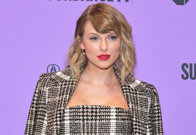 Taylor Swift bate recorde de Whitney Houston com o álbum "Folklore"