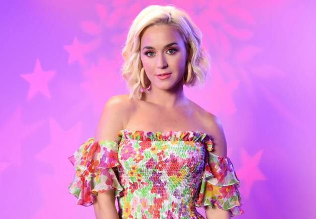 Katy Perry é fotografada pela primeira vez após nascimento de filha