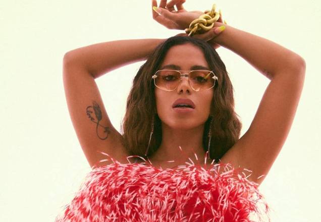 Após críticas de Anitta, dicionário muda a definição de "patroa"