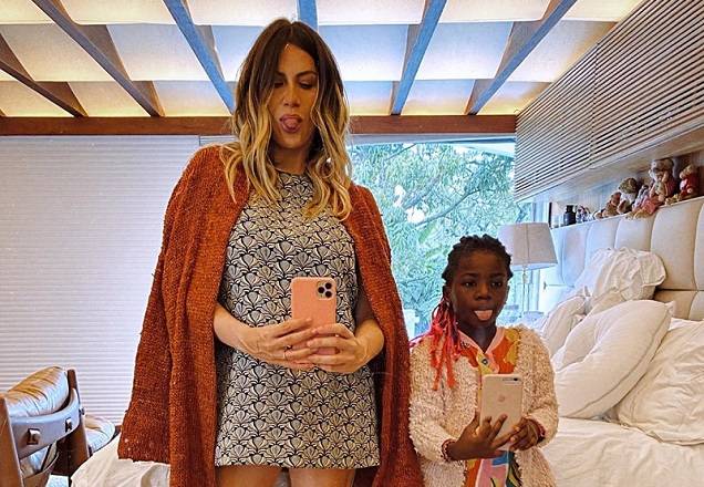 Giovanna Ewbank deixa Titi envergonhada ao exaltar beleza: "Amei o penteado"