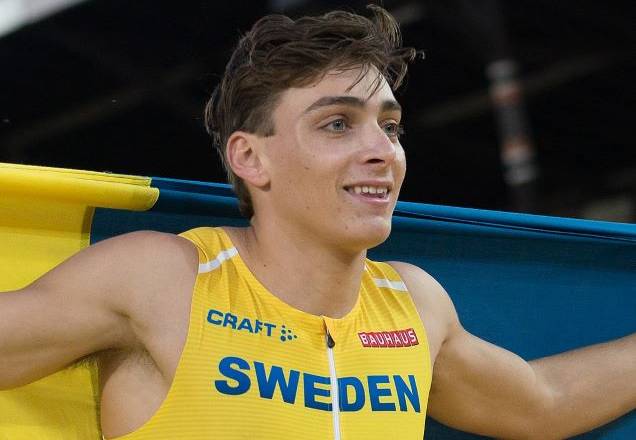 Armand Duplantis quebra recorde e é campeão mundial de salto com vara