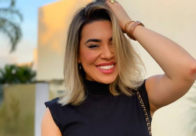 Naiara Azevedo esbanja corpo sarado em clique de biquíni