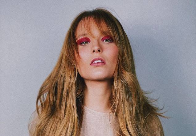 Produzida, Larissa Manoela posa para fotos e recebe chuva de elogios