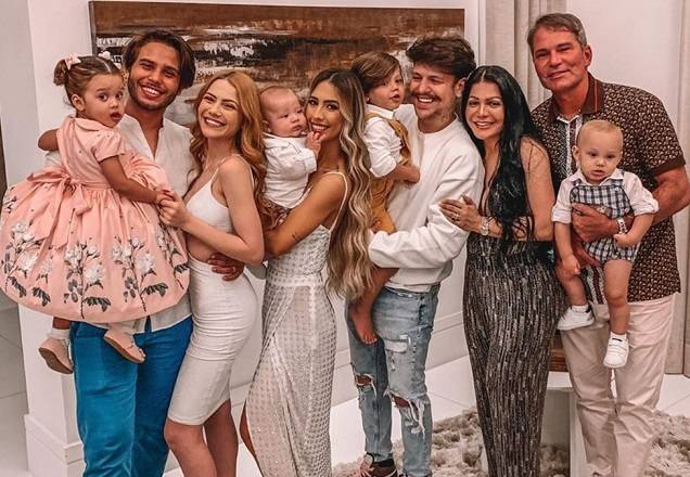 Família Poncio tem grupo no WhatsApp para se comunicar em mansão: "Muito grande"