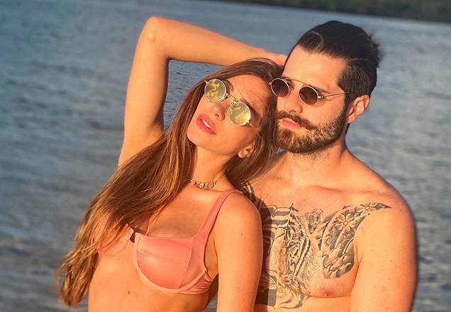 Romana Novais relembra viagem romântica com Alok