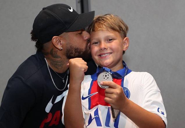 Neymar Jr. compartilha clique fofíssimo do filho andando a cavalo