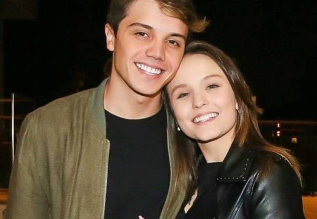 Larissa Manoela e Leo Cidade deixam de se seguir; fãs especulam término