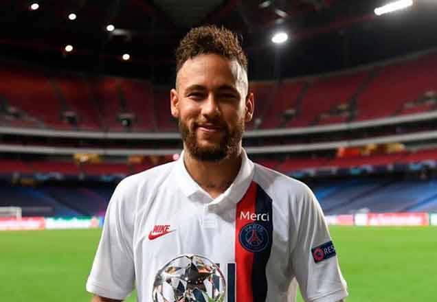 Neymar encanta redes sociais com foto em família; veja