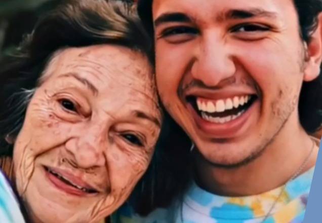 Após vídeos, vovó recebe troféu do programa Eliana e reação surpreende