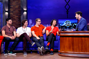 Danilo Gentili entrevista a banda Magic, da música ´Rude´