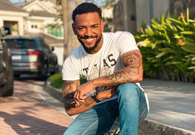 O cantor Nego do Borel