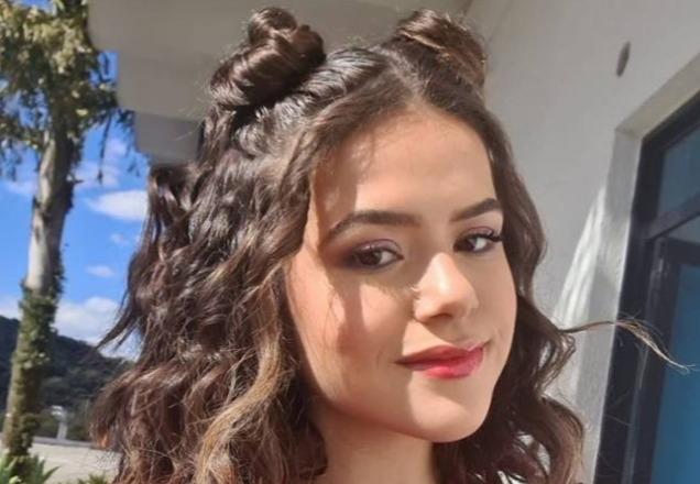 Maisa posa para foto (Reprodução/Instagram)