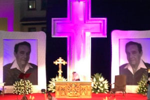 Família e amigos comparecem à missa em homenagem a Bolaños