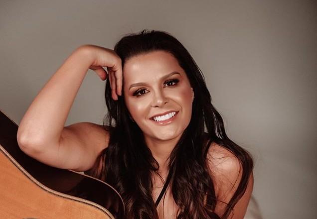Maraisa sorrindo