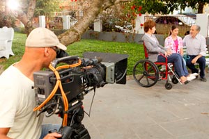 Bastidores do reencontro entre Mili e Valentina em Chiquititas