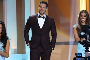 Galã de Sortilégio arranca suspiros como jurado do Miss Universo