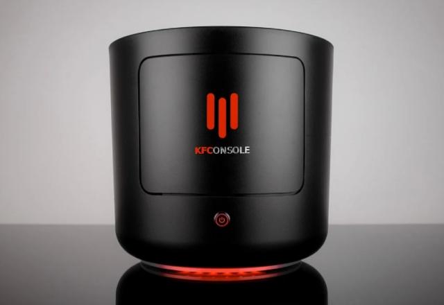 KFConsole, que é preto e sua forma remete a um balde de frango