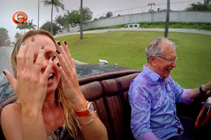 Temporal surpreende Eliana durante gravação com Carlos Alberto em conversível