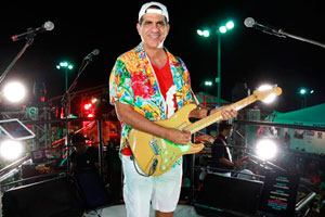 Durval Lelys abre seu Carnaval no circuito Barra-Ondina