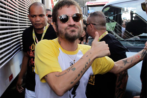 Saulo conta que vai receber O Teatro Mágico no Carnaval de Salvador
