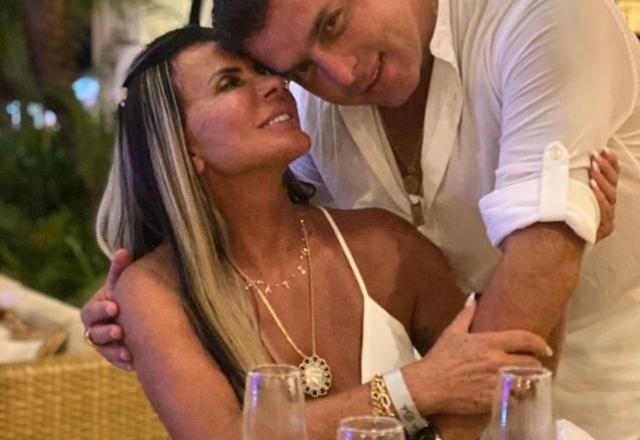 Gretchen e o marido abraçados