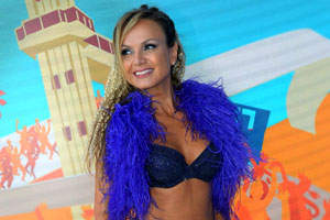Eliana ousa e exibe tanquinho no Carnaval de Salvador