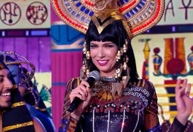 Luciana Gimenez, vestida de Cleópatra, em cover de Katy Perry