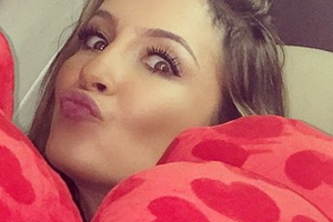Claudia Leitte se prepara para show no interior de Minas Gerais