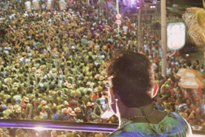 Pablo reúne multidão em Salvador com hits românticos