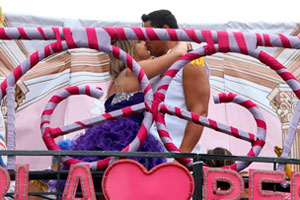 Carla Perez e Xanddy comandam o bloco Algodão Doce