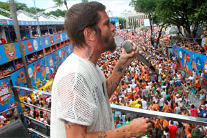 Saulo agita Salvador no penúltimo dia de festa