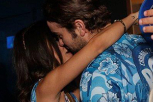 Marquezine ensina Chace Crawford a sambar, mas ele fica com cantora