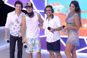 Luan Santana visita o estúdio SBT Folia; assista