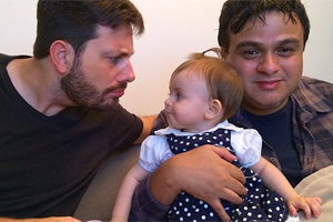Danilo Gentili recebe a visita de Diguinho com a filhinha e reclama