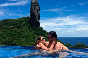 Patricia Abravanel e Fabio Faria passam feriado em Noronha; fotos