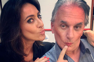 Cynthia Benini brinca com Otávio Mesquita no Camarim