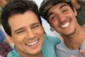 Celso Portiolli grava com Gabriel Medina