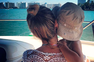Eliana posta foto com seu filho durante passeio
