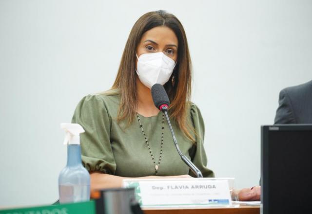 Após subir tom contra governo, Lira emplaca Flávia Arruda no Planalto - Congresso - SBT News