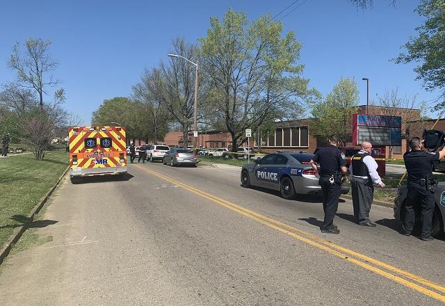 Equipes policias estão no local para averiguar o que aconteceu | Reprodução/Twitter @Knoxville_PD