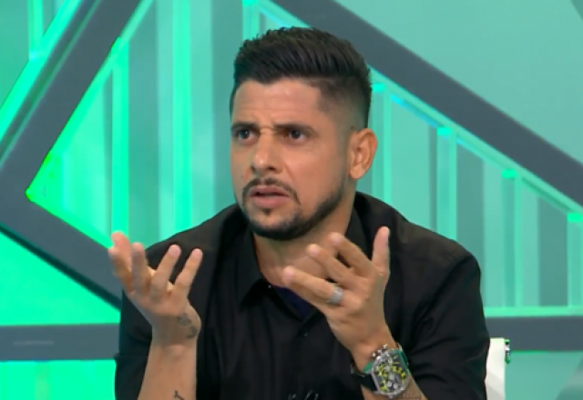 Cicinho diz que torcedor do Grêmio derrubou o clube para Série B