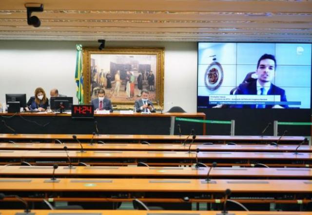 Com a aprovação, a comissão considera que a proposta está de acordo com a Constituição e pode começar a tramitar na Câmara | Pablo Valadares/Câmara dos Deputados