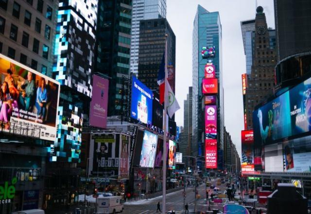 Com 70% de vacinados, Nova York suspende maioria das restrições - Mundo -  SBT News