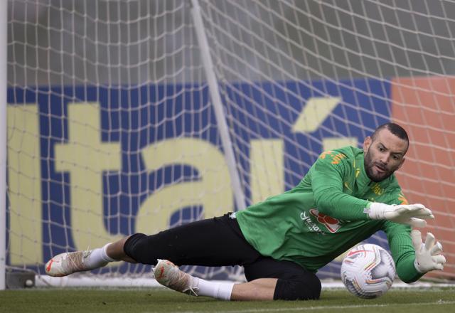 Weverton assume gol da seleção brasileira contra Colômbia