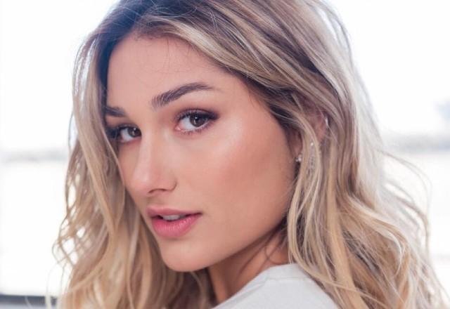 Sasha Meneghel posa para foto