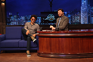 Danilo Gentili entrevista o cantor Léo Maia